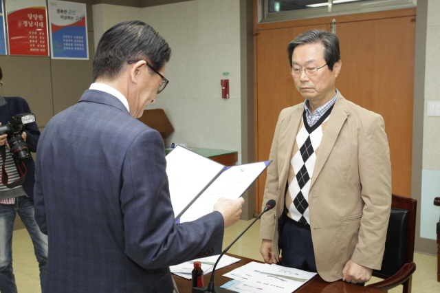 640고성군지방보조금심의위원회 위원 위촉 및 심의회 (이원두 위원장).jpg