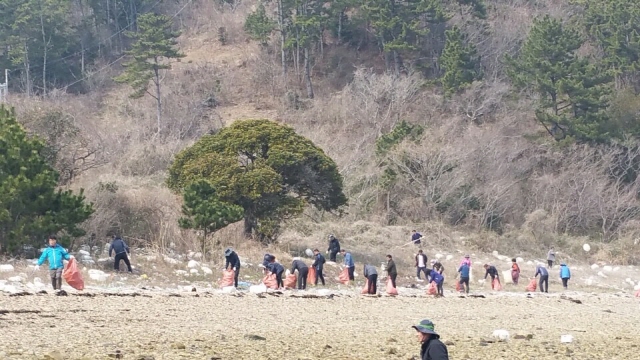 640새봄맞이 해안가 청소 (2).jpg