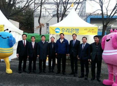 고성군 대표단, 자매도시 영등포 여의도 봄꽃축제 방문(왼쪽에서 두번째 오시환 고성 부군수).jpg