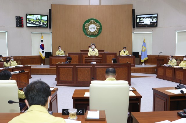 1-2 백두현 고성군수, 2022년 시정연설 “일상과 경제 회복에 집중”.JPG